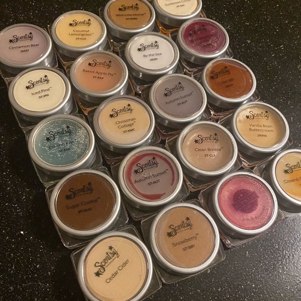 Scentsy Full Size Tester Bundle Lot of 20 | Retired & Classic Wax Scents - Picture 4 of 4